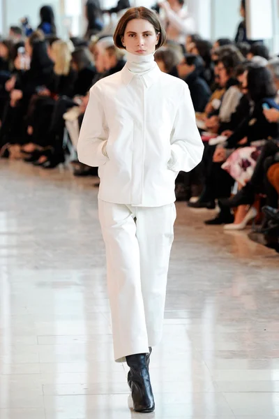 Look 19